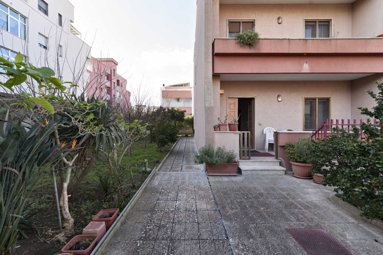 Lecce – Villa a schiera con ampio giardino